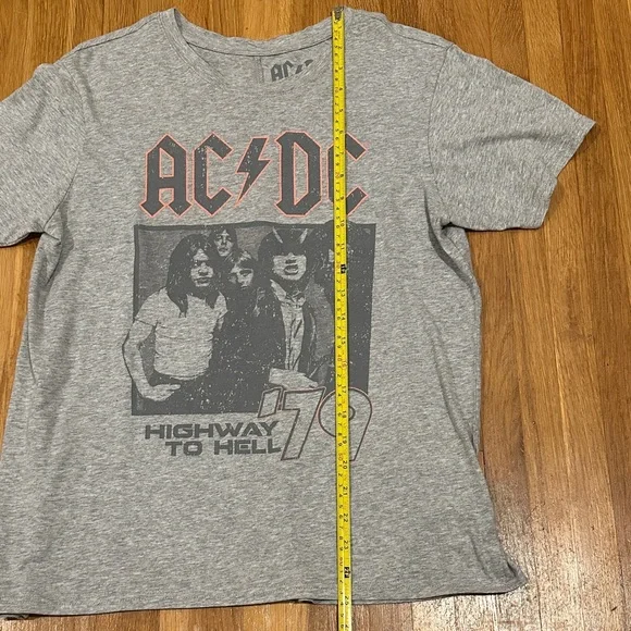 *last chance* AC/DC Gray Graphic T-Shirt - Picture 5 of 13